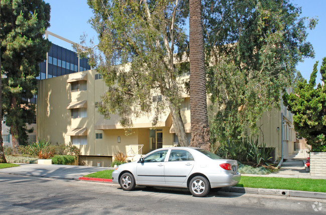 Building Photo - 117 N Hamilton Dr