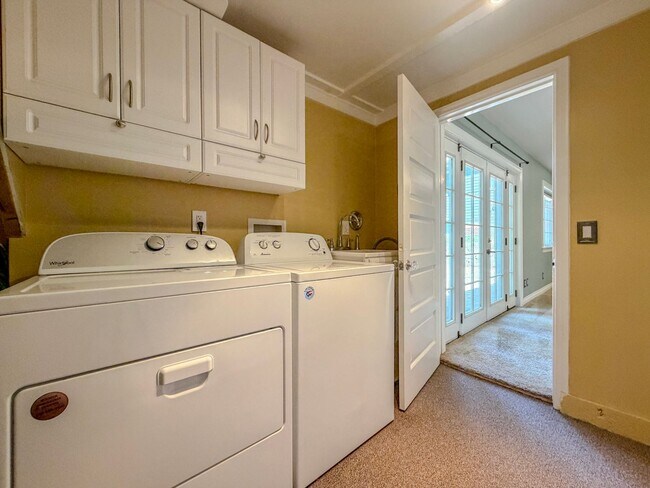 Building Photo - Lovely 4bd/2bth Haller Lake Home in North Seattle, $3,995/mo.