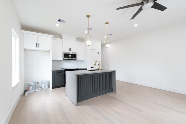 Building Photo - 2316 McKee St