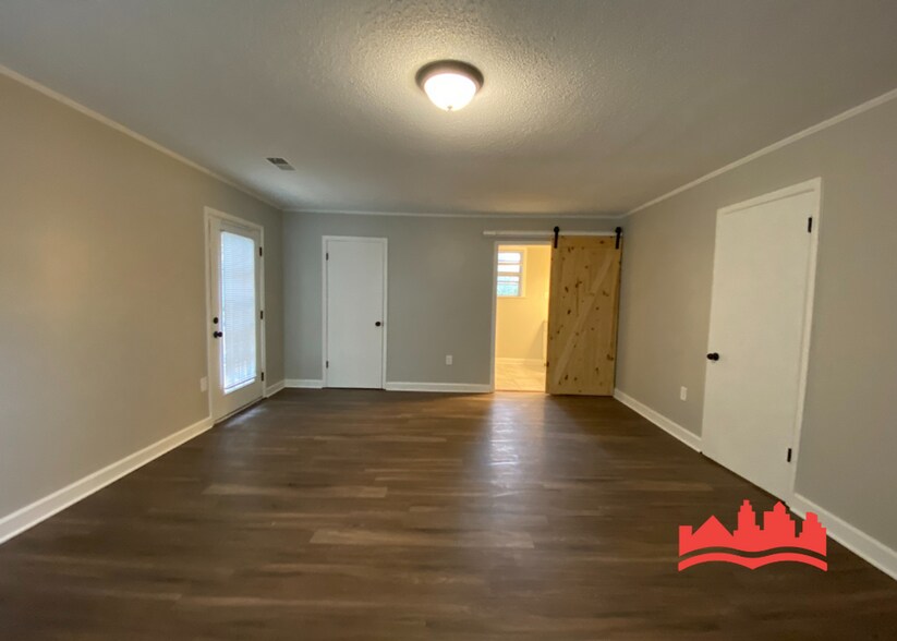 Building Photo - 5152 Downs Dr