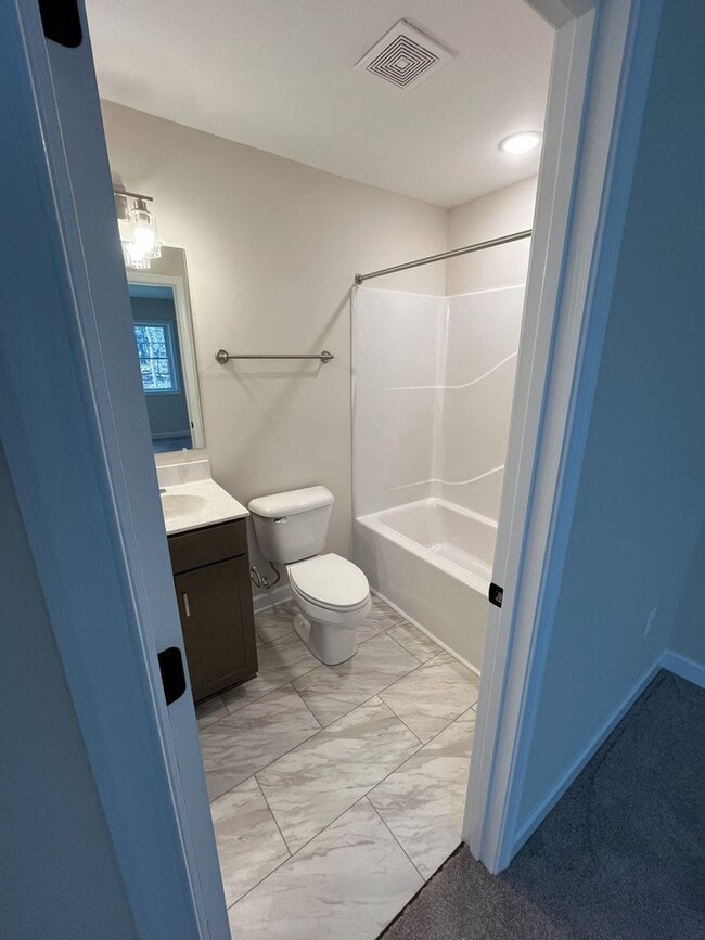 Building Photo - Luxury Townhome in Congers Creek