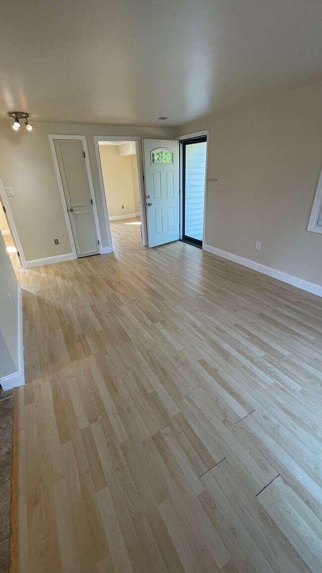 Building Photo - 3601 Courtland Dr