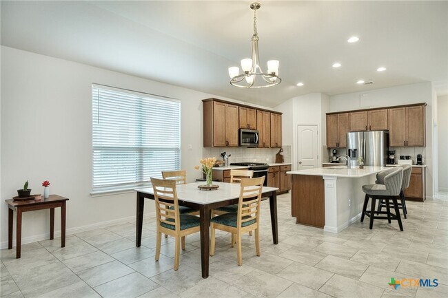 Building Photo - 532 Tanda Ln