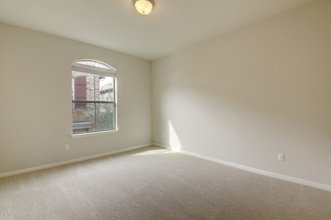 Building Photo - $1,000 off first month’s rent with a 2-year lease!