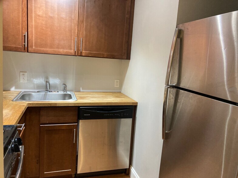 Building Photo - 1203 N W Ave