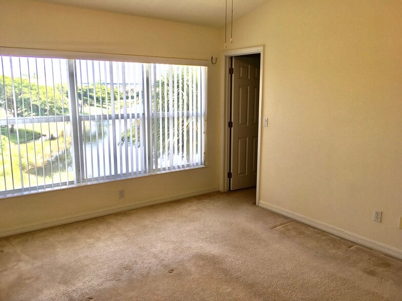 Building Photo - 8361 Village Edge Cir