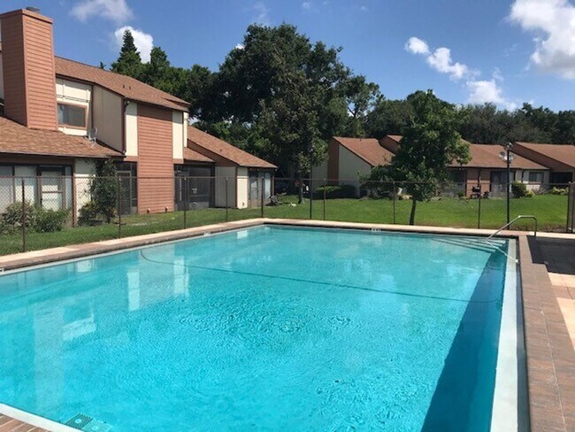 Building Photo - Daytona Beach 2/2.5 townhome