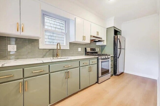 Building Photo - 608 Palisade Ave