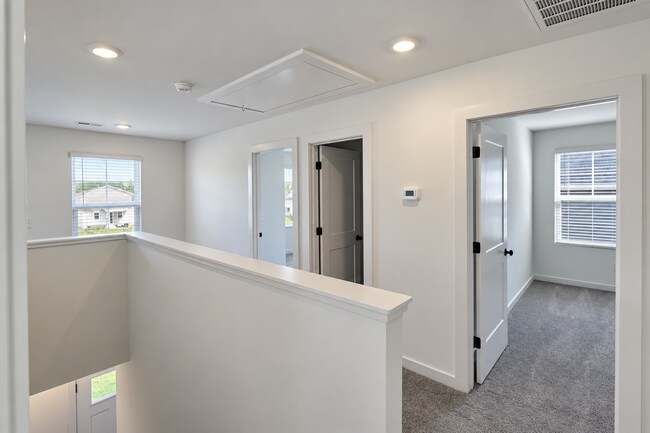 Building Photo - 1614 Links Dr