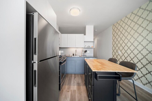 Building Photo - 347 S Clark St