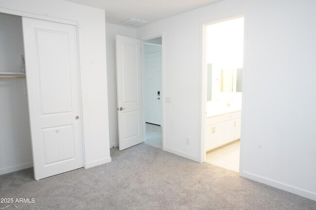 Building Photo - 40562 W Michaels Dr