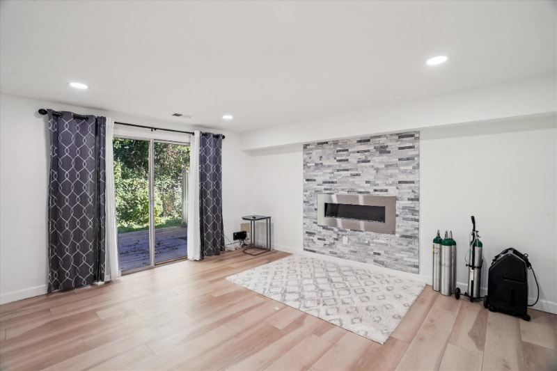 Building Photo - 1925 Dutch Village Dr