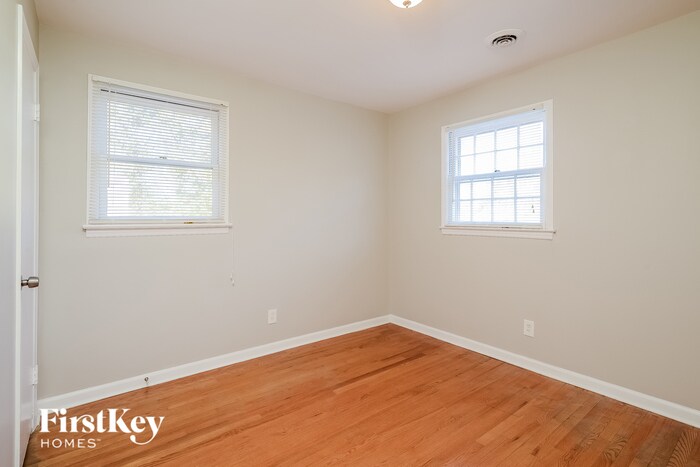 Building Photo - 5302 Broadmoor Pl