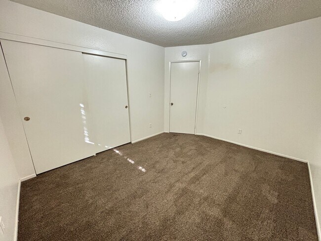 Building Photo - West Lancaster Apartment