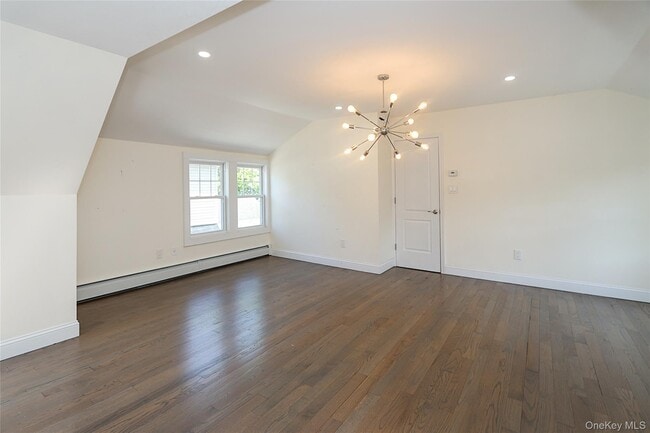 Building Photo - 987 Kings Pkwy