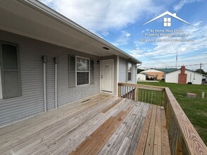 Building Photo - 541 Collier Ln