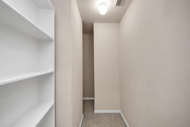 Building Photo - 6423 Middlelake Ct