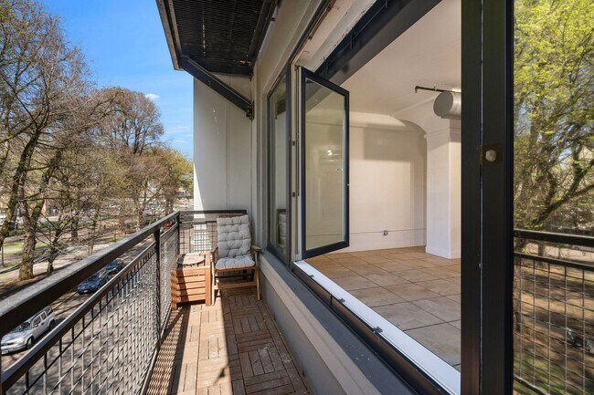 Building Photo - North Park Lofts - Historic Pearl District Warehouse Studio w/parking/most utilities/private balc...