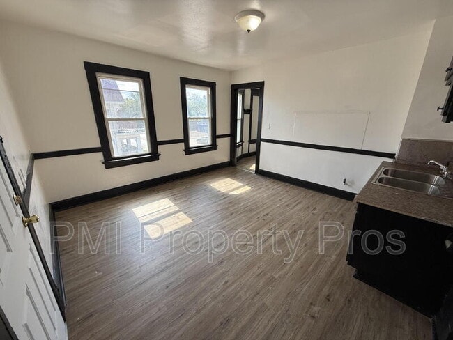 Building Photo - 2940 N Teutonia Ave