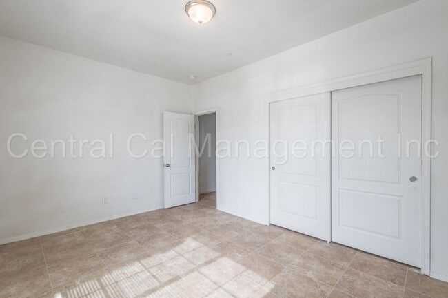 Building Photo - 4 Bedroom, 2 Bath Home - $2450 per month!