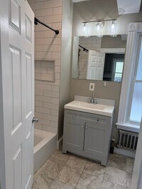 Building Photo - 176 Everett St