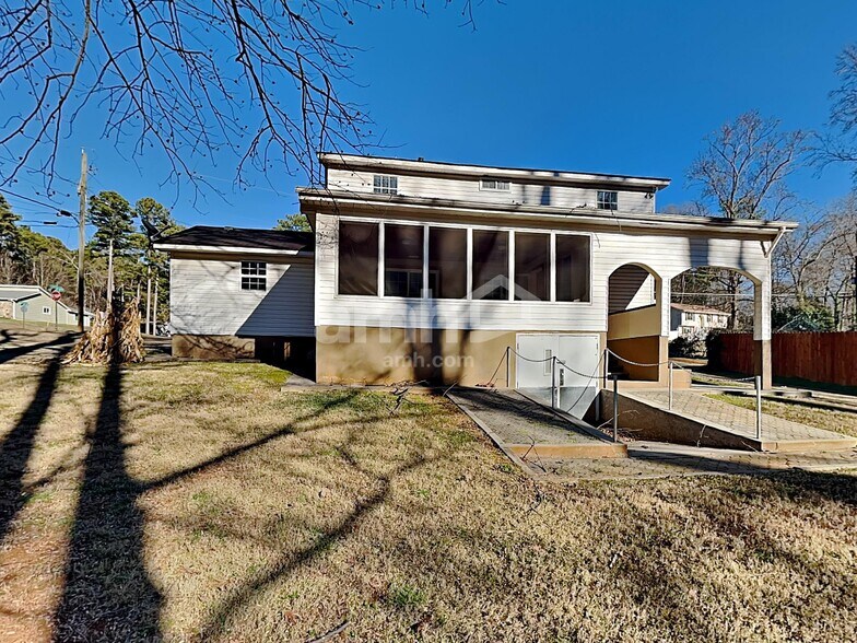 Building Photo - 685 Oxford Hall Dr SW