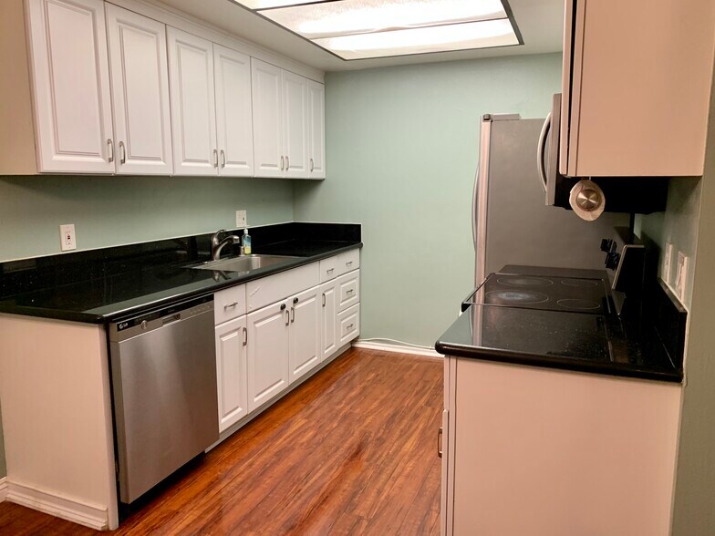 Building Photo - 10232 Black Mountain Rd