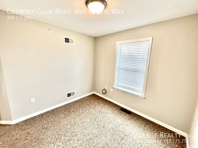 Building Photo - 703 Country Club Rd