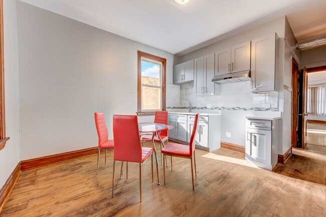 Building Photo - 2419 N Kostner Ave