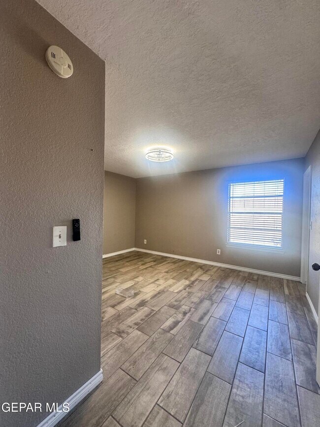 Building Photo - 701 Porras Dr