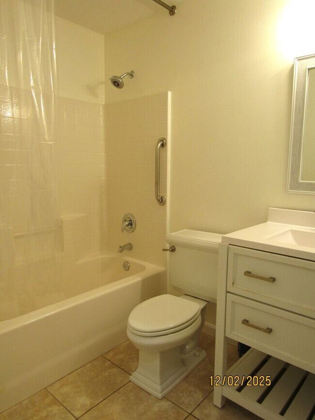 Building Photo - Beautiful 4 Bed 3 Bath Single Family Home in Santa Rosa- $3,250 per month!