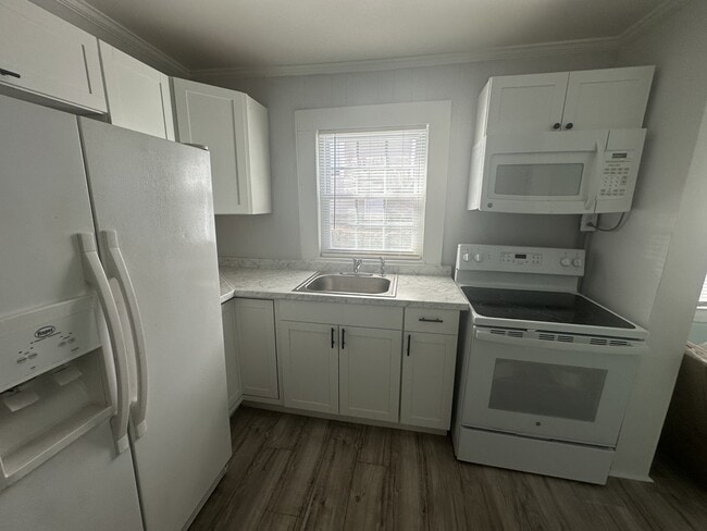 Building Photo - 105 Cabin St