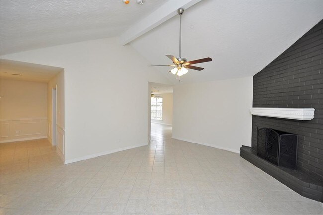 Building Photo - 15631 Fox Springs Dr