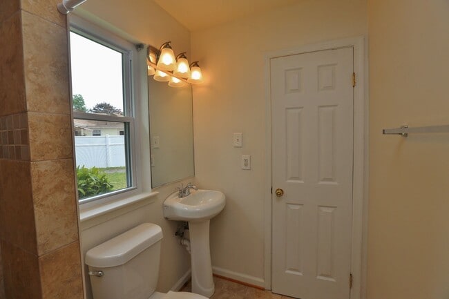 Building Photo - Ranch Home - Backs to Community Pool & Playgrounds - Pet-Friendly - Available 06-23-26!