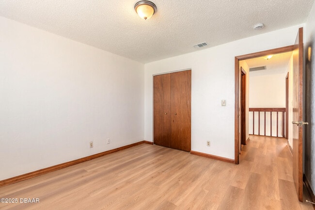 Building Photo - 120 Lakewood Village Cir