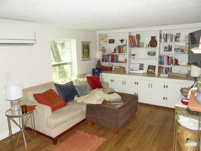 Building Photo - 1 bed / 1 bath rental in Seminole Heights