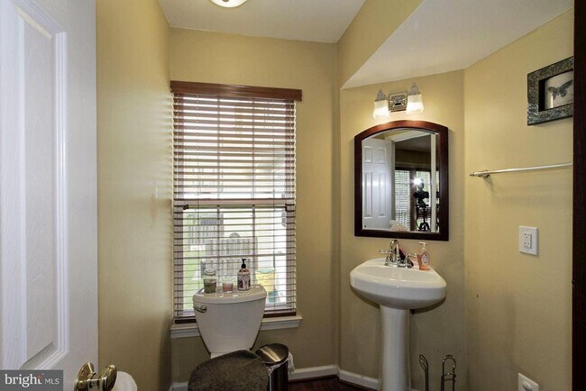 Building Photo - 7055 Oak Grove Way