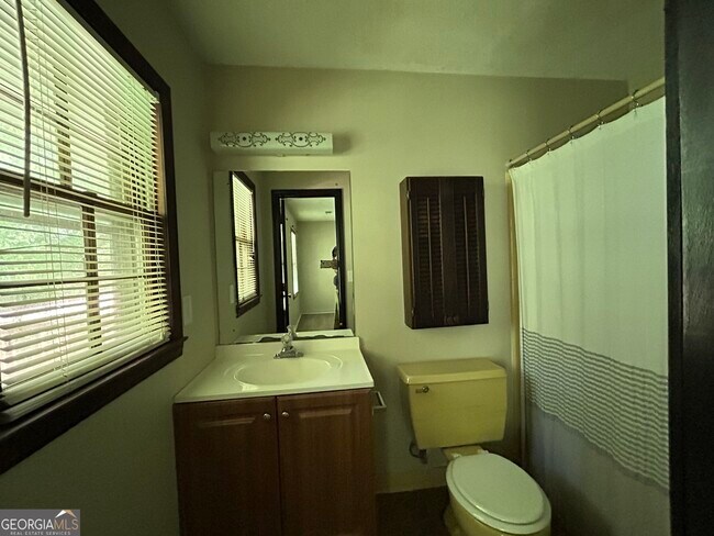 Building Photo - 33 Lynhaven Dr