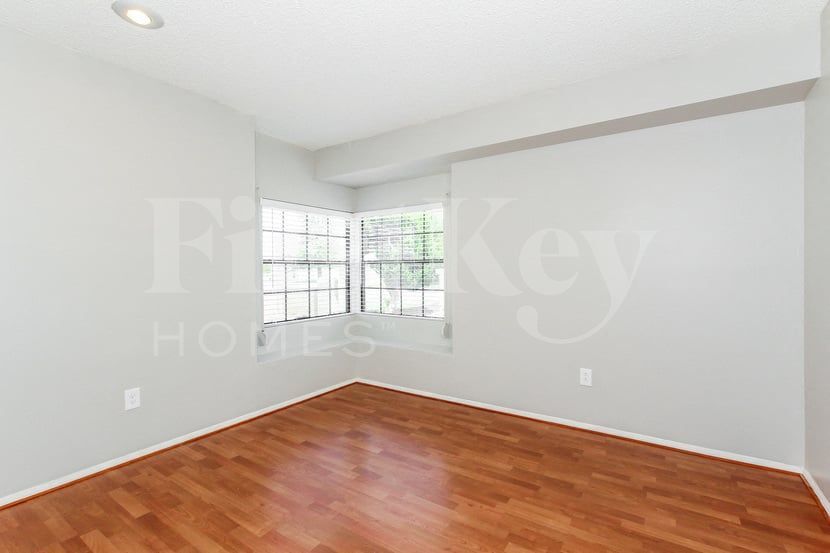 Building Photo - 4323 E Beck Ln