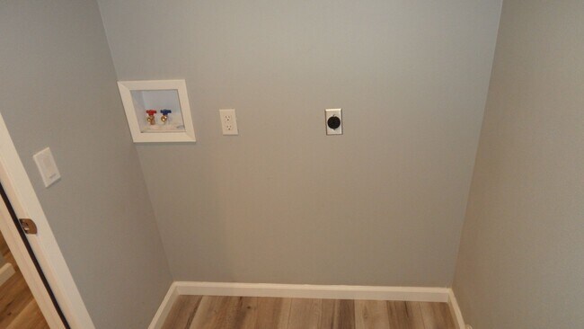 Building Photo - REMODELED 2BR; 1BA end unit condo w/ 1 car garage & 1 parking space