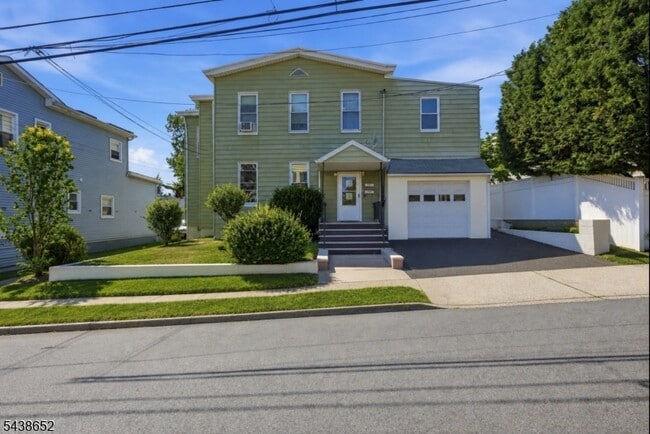 Building Photo - 508 2nd St