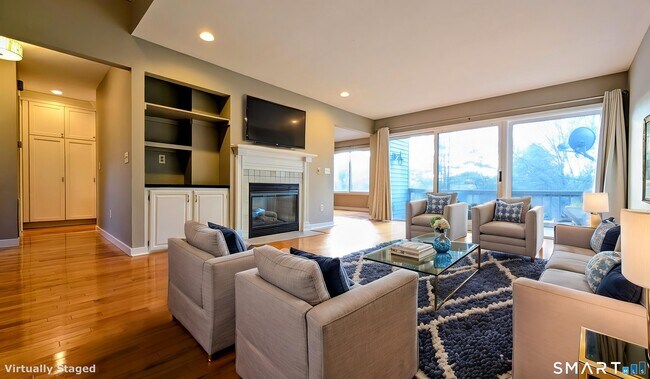 Building Photo - 10 Ledgewood Dr