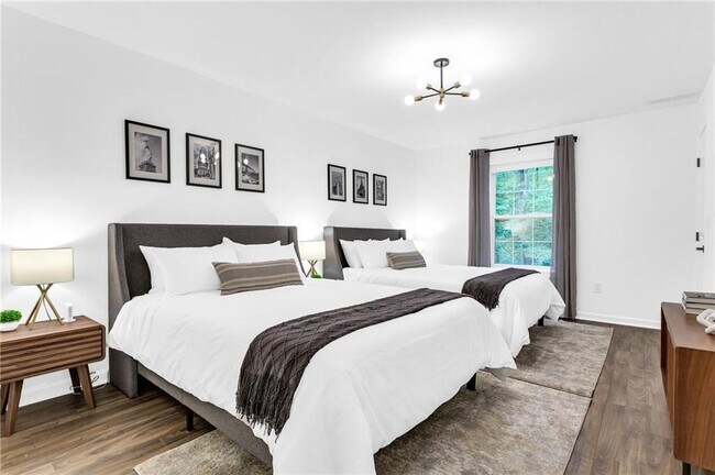 Building Photo - 3882 The Ascent NE