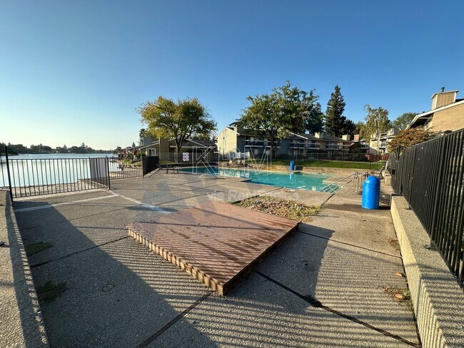 Building Photo - 3790 W Benjamin Holt Dr