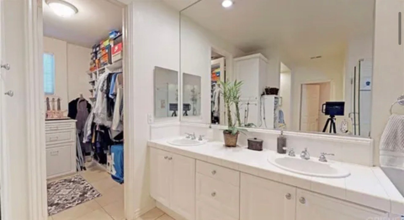 Building Photo - 26915 Augusta Pl