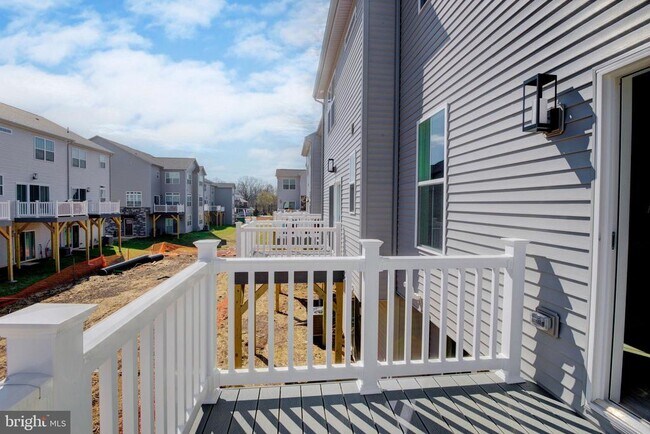 Building Photo - 29 Independence Ct