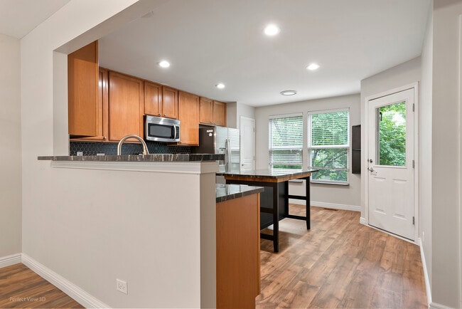 Building Photo - 464 Valentine Way