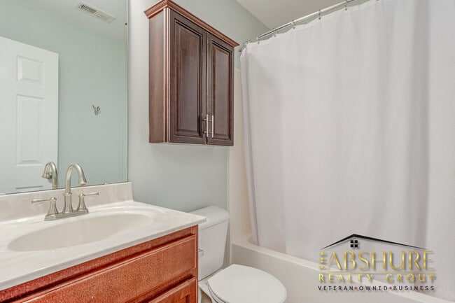 Building Photo - 325 Timber Meadow Lake