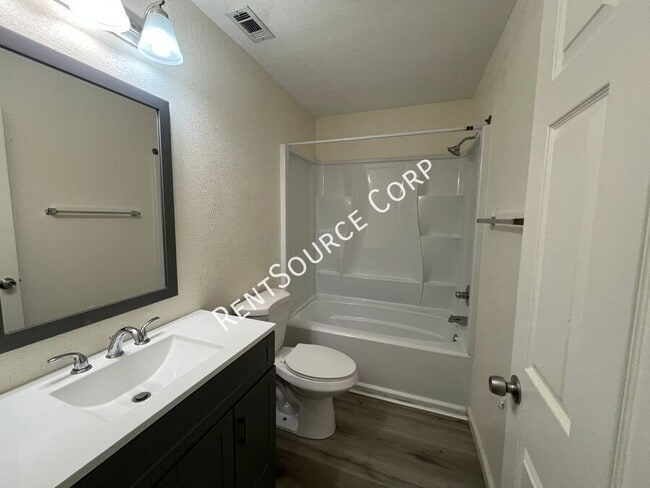 Building Photo - 1131 Barstow Rd