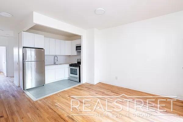 Primary Photo - Bright & Modern 3BD/2BA Top-Floor Unit wit...